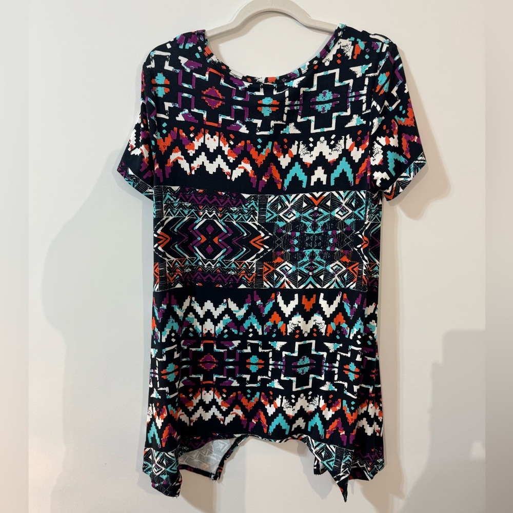 Chelsea & Theodore Black Geometric Short Sleeve Tunic with Multi-Color Print - Picture 2 of 7